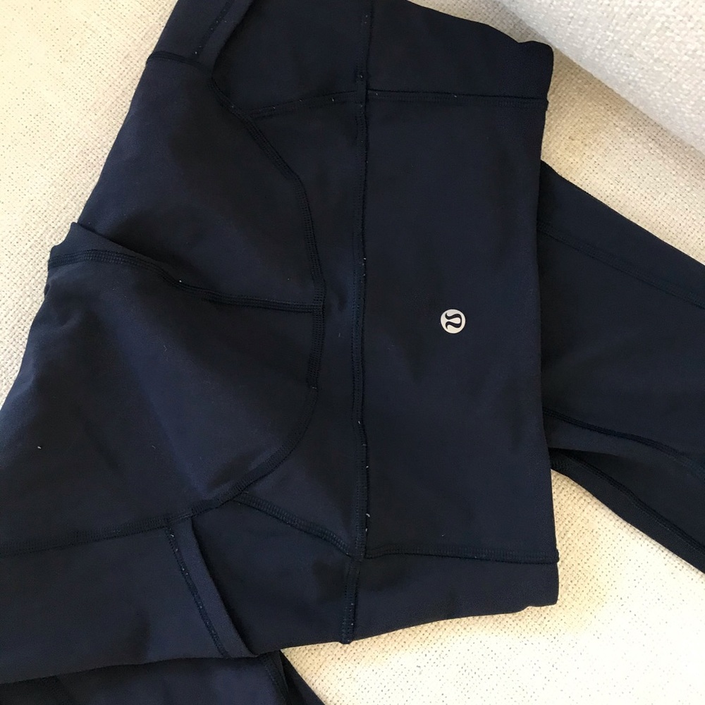 Lululemon leggings, size 6, 7/8th length, NAVY
